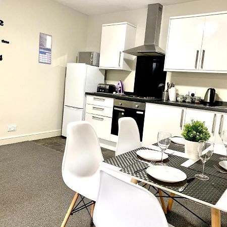 Free, Large Car Park Apartment เวคฟิลด์ ภายนอก รูปภาพ