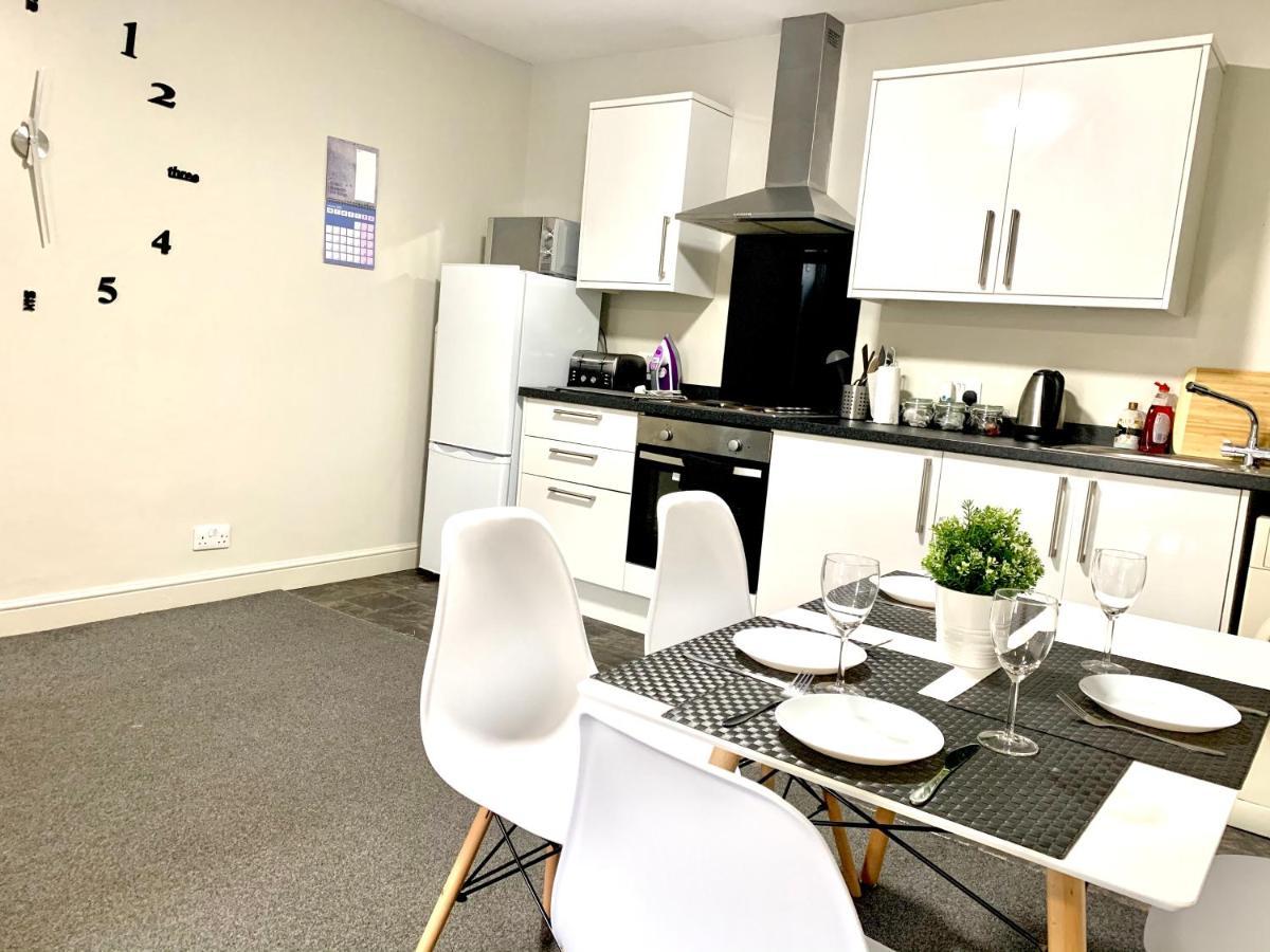 Free, Large Car Park Apartment เวคฟิลด์ ภายนอก รูปภาพ