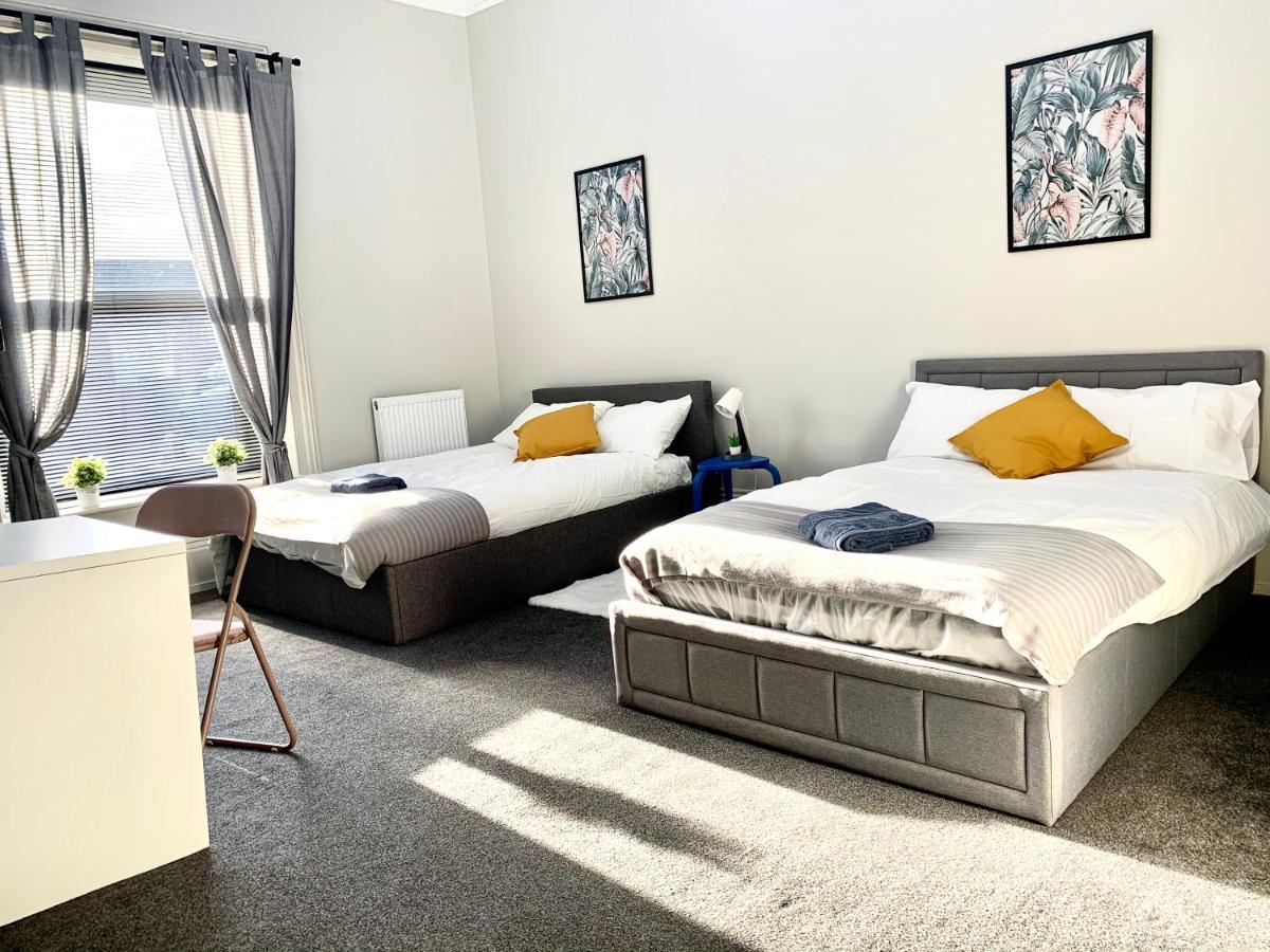 Free, Large Car Park Apartment เวคฟิลด์ ภายนอก รูปภาพ